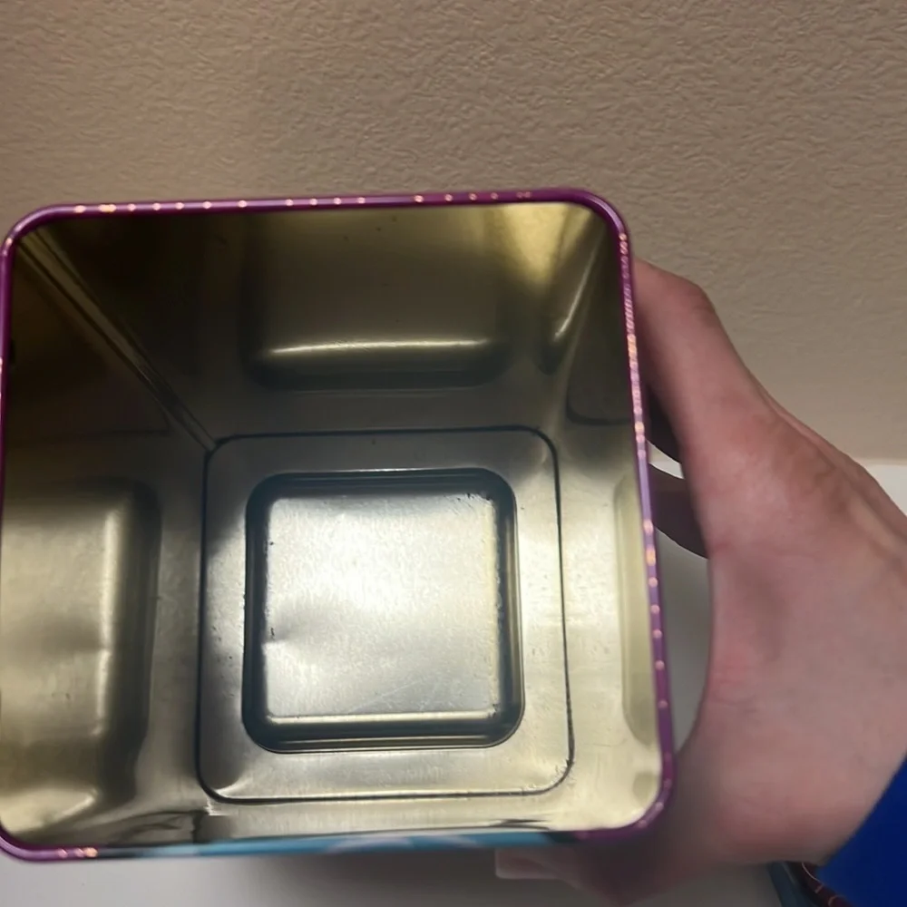 Benefit container - Picture 3 of 3